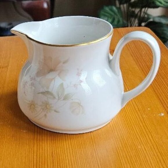 Vntg Royal Doulton sugar and creamer collectors set "Vogue" series floral design - Picture 4 of 8